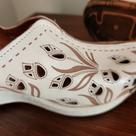 La Pinta Lase Cut Clogs Size 36, U.S. 6 - Picture 11 of 11